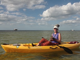 20151213_065_Port-Richey_FL_Gulf_Diane-notitieblok-in-kayak_257x193