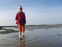 20210730_019_Waddenzee_NL_Diane-eerste-stappen-water-wadlopen_sPh_257x193